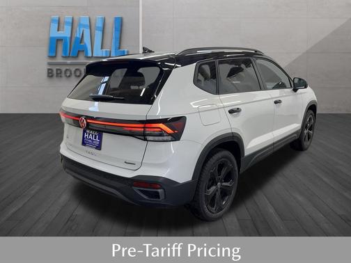 2025 Volkswagen Taos 1.5T SE Black
