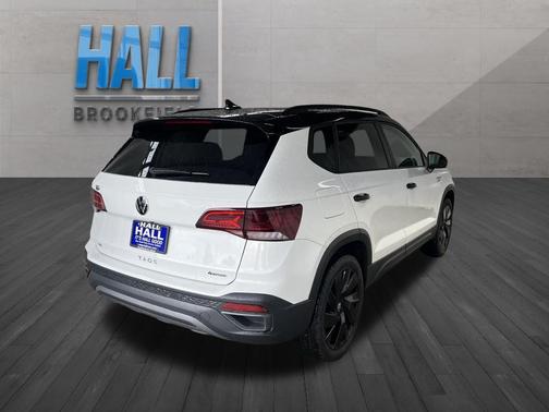 2024 Volkswagen Taos 1.5T SE Black