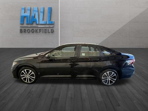 Deep Black Pearl Effect 2026 Volkswagen Jetta 1.5T Sport