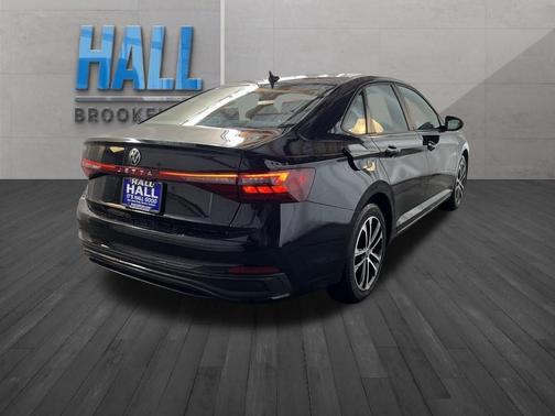 Deep Black Pearl Effect 2025 Volkswagen Jetta 1.5T Sport