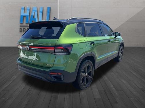 Bright Moss Green W/Deep Black Roof 2026 Volkswagen Taos 1.5T SE Black