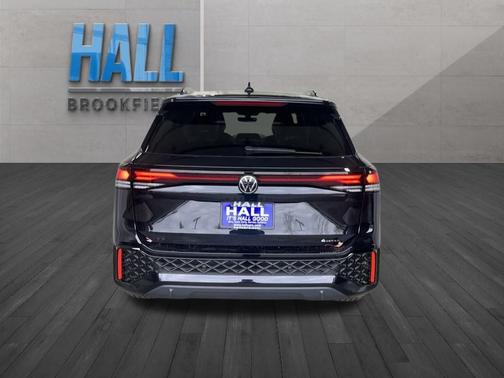 Deep Black Pearl Effect 2026 Volkswagen Tiguan 2.0T SE R-Line Black