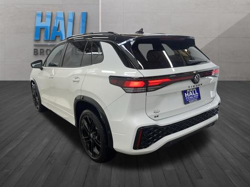 2025 Volkswagen Tiguan 2.0T SE R-Line Black