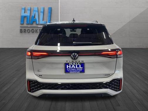 2025 Volkswagen Tiguan 2.0T SE R-Line Black
