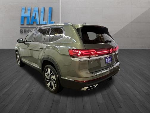 Avocado Green Pearl 2026 Volkswagen Atlas 2.0T SEL