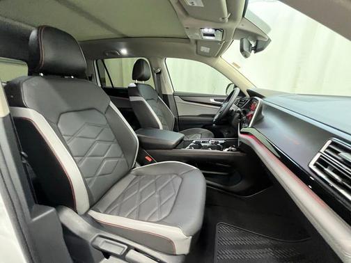 2024 Volkswagen Atlas 2.0T Peak Edition SE w/Technology