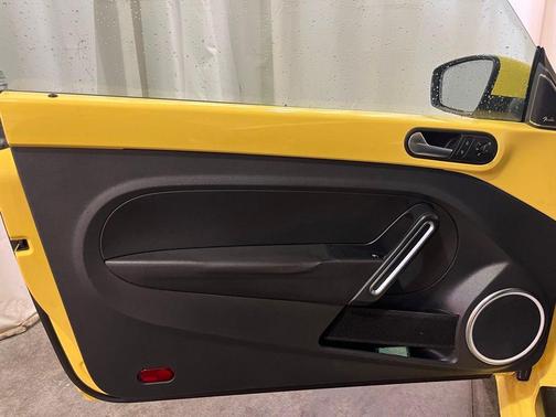 Saturn Yellow 2012 Volkswagen Beetle 2.5L