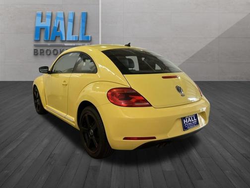 Saturn Yellow 2012 Volkswagen Beetle 2.5L