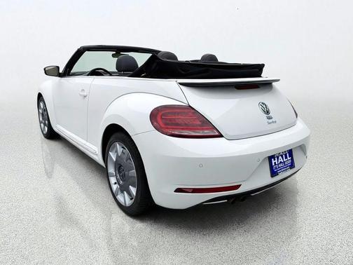 Pure White w/ Black Top 2019 Volkswagen Beetle 2.0T SE