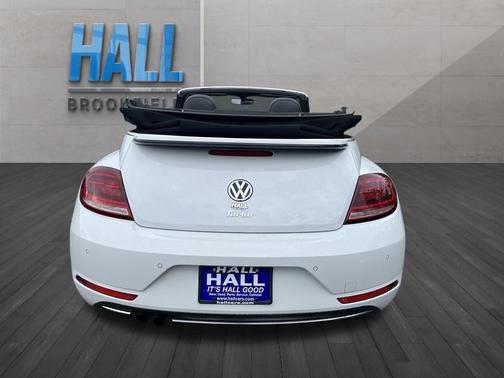 Pure White w/ Black Top 2019 Volkswagen Beetle 2.0T SE