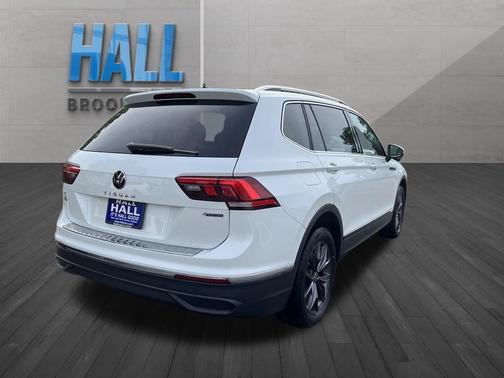 Opal White Pearl Effect 2023 Volkswagen Tiguan 2.0T SE
