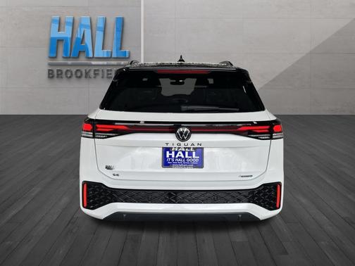 2025 Volkswagen Tiguan 2.0T SE R-Line Black