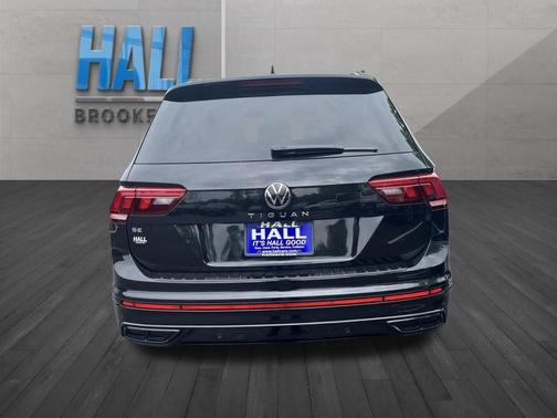 Deep Black Pearl Effect 2024 Volkswagen Tiguan 2.0T SE R-Line Black