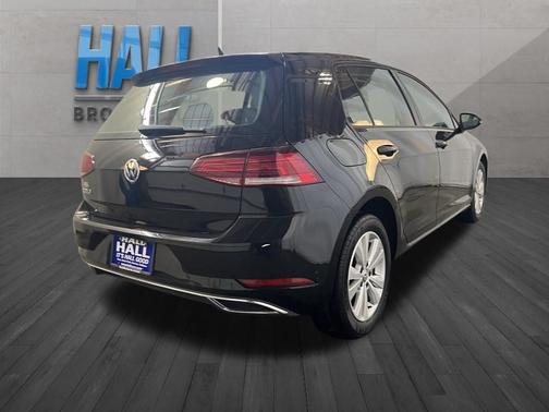 Deep Black Pearl Effect 2021 Volkswagen Golf 1.4T TSI