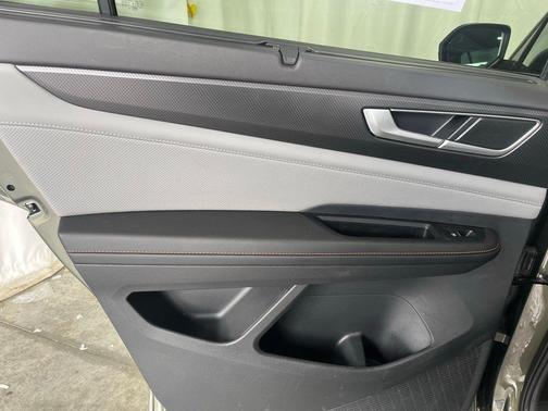 2024 Volkswagen Atlas 2.0T Peak Edition SEL