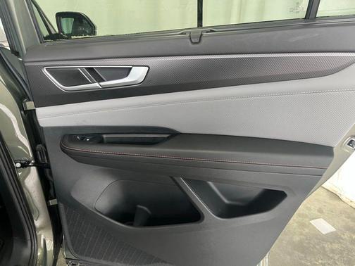 2024 Volkswagen Atlas 2.0T Peak Edition SEL