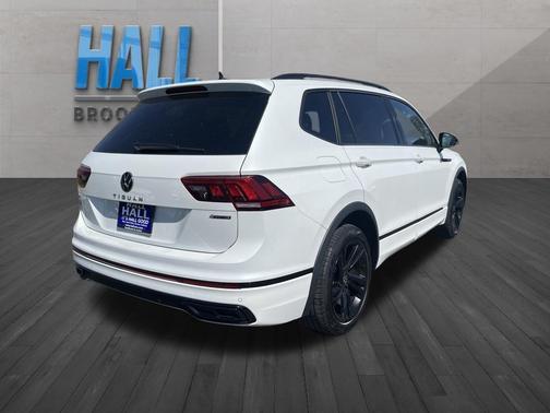 Opal White Pearl Effect 2024 Volkswagen Tiguan 2.0T SE R-Line Black