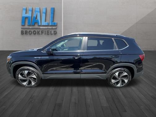 Deep Black Pearl Effect 2024 Volkswagen Taos 1.5T SE