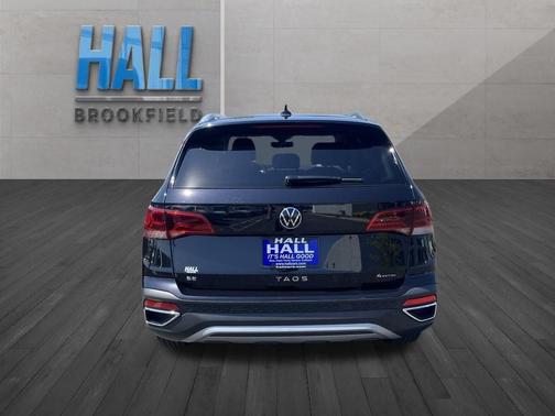 Deep Black Pearl Effect 2024 Volkswagen Taos 1.5T SE