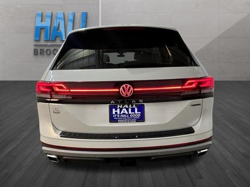 Opal White Pearl 2026 Volkswagen Atlas 2.0T Peak Edition
