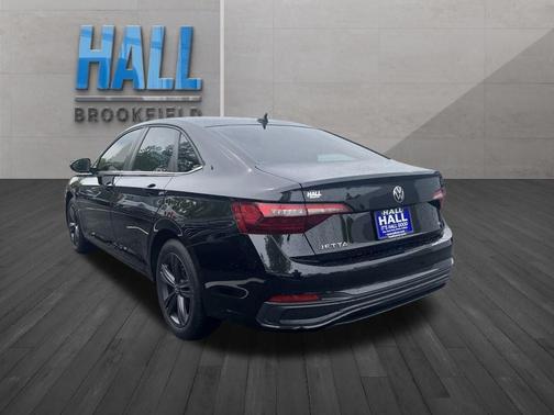 Deep Black Pearl Effect 2024 Volkswagen Jetta 1.5T SE