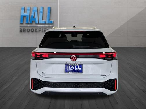 2025 Volkswagen Tiguan 2.0T SEL R-Line