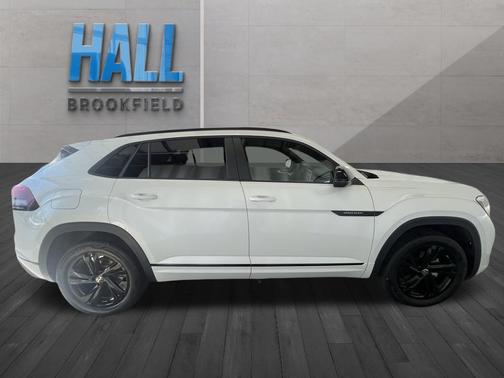 2025 Volkswagen Atlas Cross Sport 2.0T SEL R-Line Black