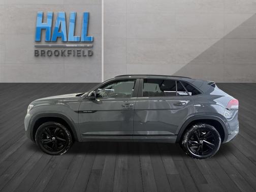 2025 Volkswagen Atlas Cross Sport 2.0T SEL R-Line Black