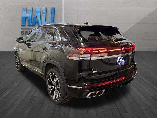 Deep Black Pearl Effect 2024 Volkswagen Atlas Cross Sport 2.0T SEL Premium R-Line
