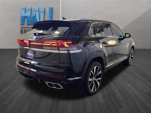 Deep Black Pearl Effect 2024 Volkswagen Atlas Cross Sport 2.0T SEL Premium R-Line