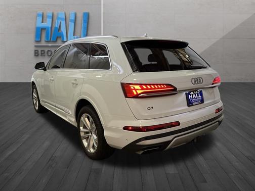 Glacier White Metallic 2025 Audi Q7 45 Premium