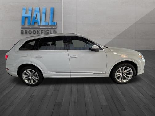 Glacier White Metallic 2025 Audi Q7 45 Premium