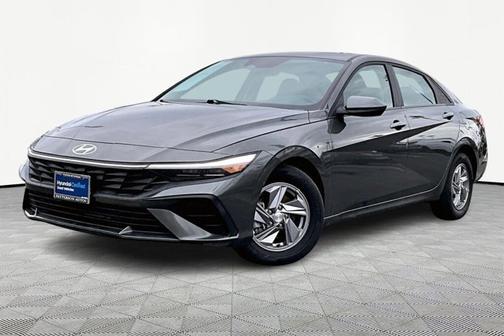 2024 Hyundai ELANTRA SE