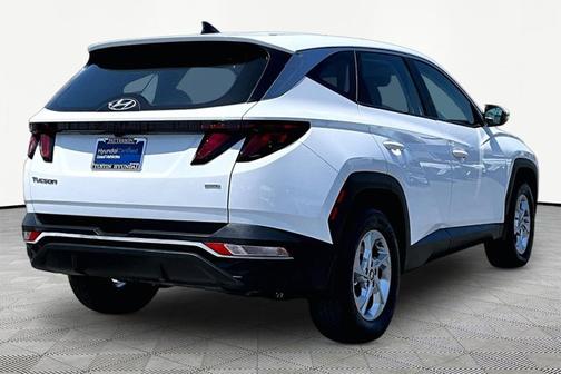 White 2023 Hyundai TUCSON SE