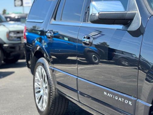 2015 Lincoln Navigator Base
