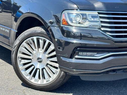 2015 Lincoln Navigator Base