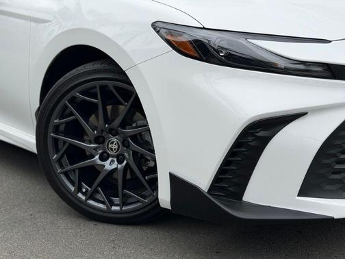 Ice 2025 Toyota Camry SE