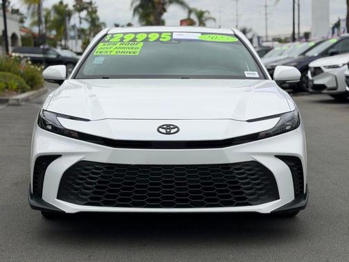 Ice 2025 Toyota Camry SE