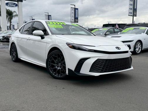 Ice 2025 Toyota Camry SE