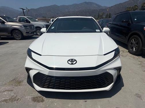 Ice 2025 Toyota Camry SE