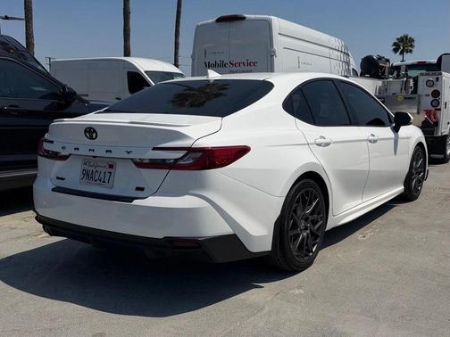 Ice 2025 Toyota Camry SE