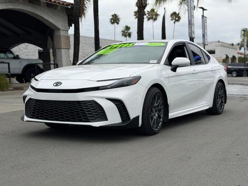 Ice 2025 Toyota Camry SE