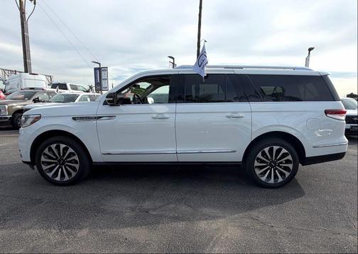 2023 Lincoln Navigator L Reserve