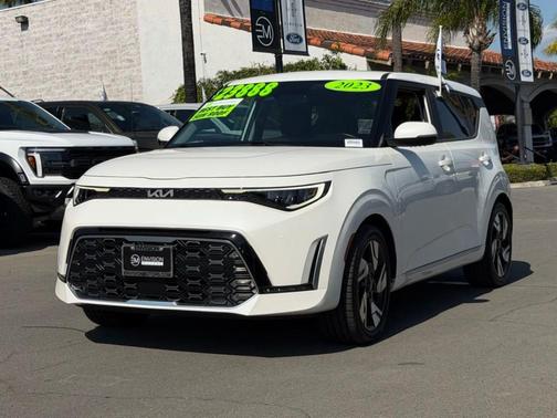Snow White Pearl 2023 Kia Soul GT-Line 2.0L