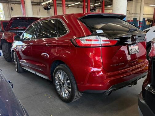 2022 Ford Edge Titanium