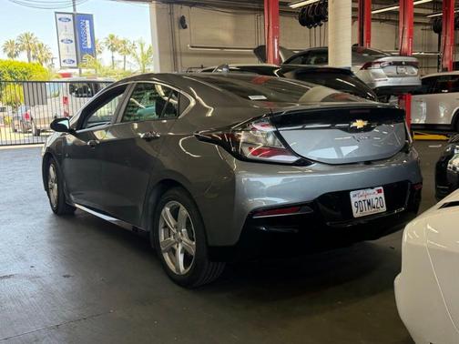 Steel Metallic 2018 Chevrolet Volt LT
