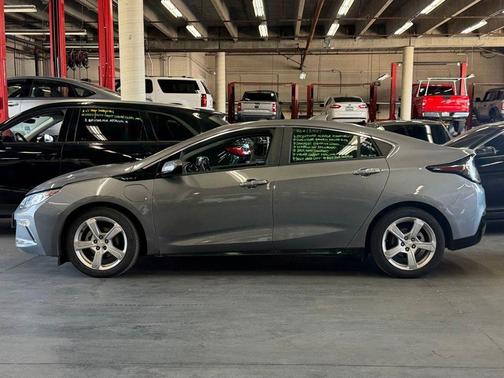 Steel Metallic 2018 Chevrolet Volt LT