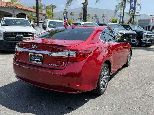 2017 Lexus ES 300h Base