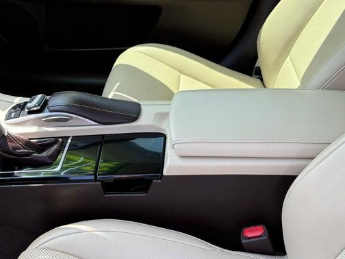 2017 Lexus ES 300h Base