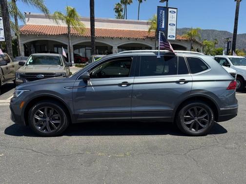 Platinum Gray Metallic 2023 Volkswagen Tiguan 2.0T SE